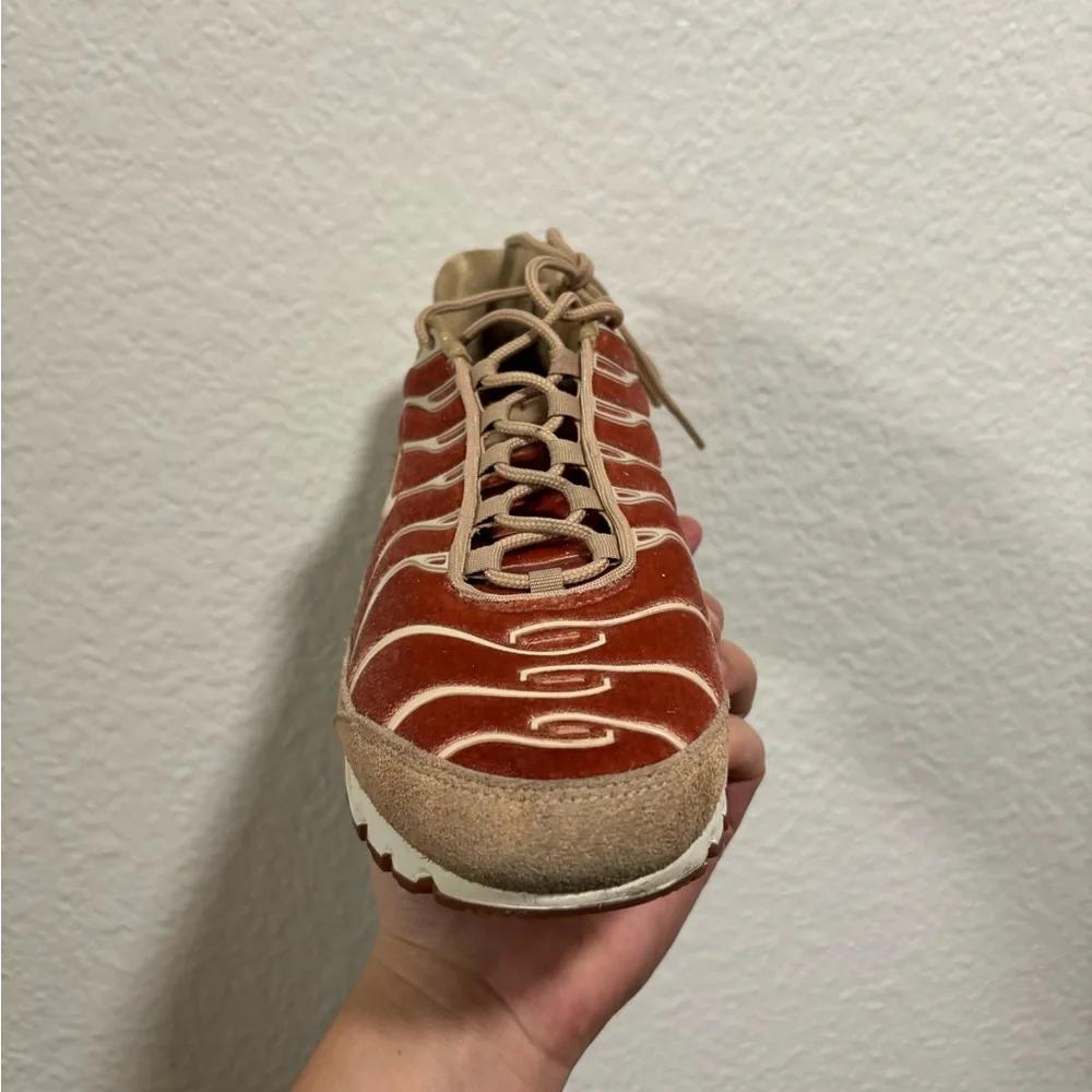 🔥Nike Air Max Plus in Red and Cream - Picture 2 of 9